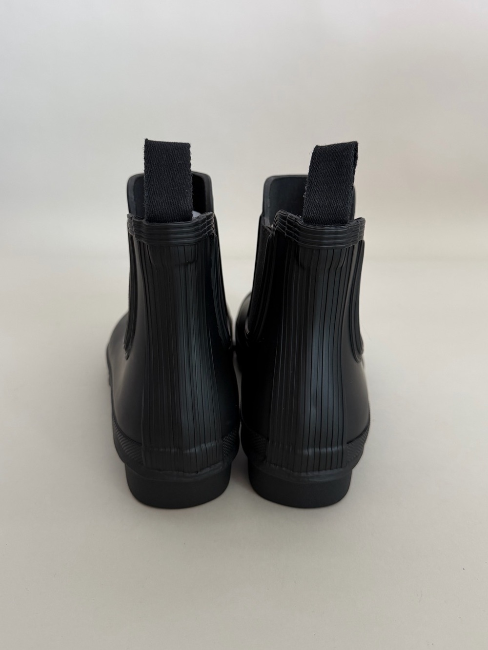 HUNTER Women’s Original Chelsea Boots in Black - Picture 4 of 10